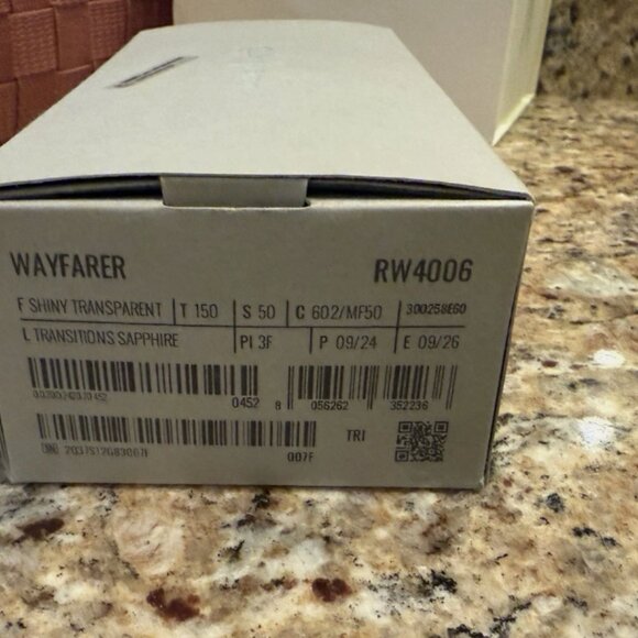 RAY-BAN | META WAYFARER LIMITED EDITION RW4006 Transitions Clear/Sapphire 50-22 - Picture 3 of 6